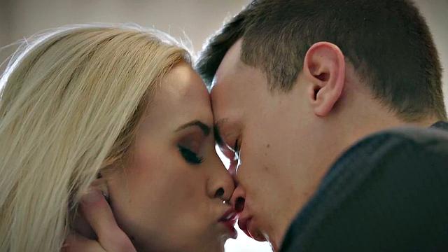 JOYMII - Perfect Blonde Vinna Reed Prepared A Surprise To Her Man With Happy Ending!