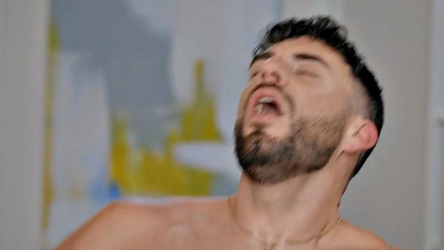 Cumloving jock gets fucked by muscled BF at home