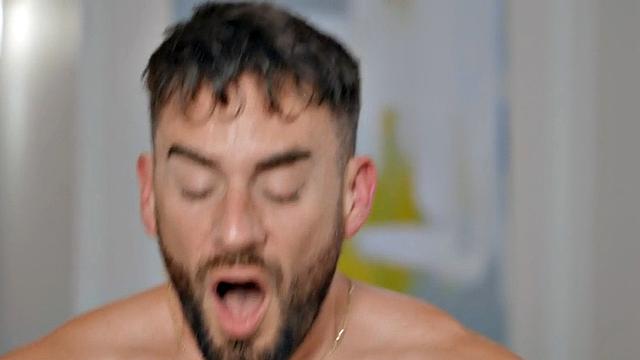 Cumloving jock gets fucked by muscled BF at home