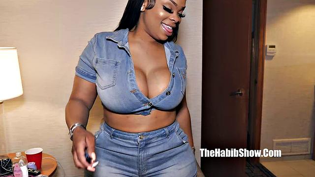 Sexy light skinned yellabone with a big booty Bellatrice