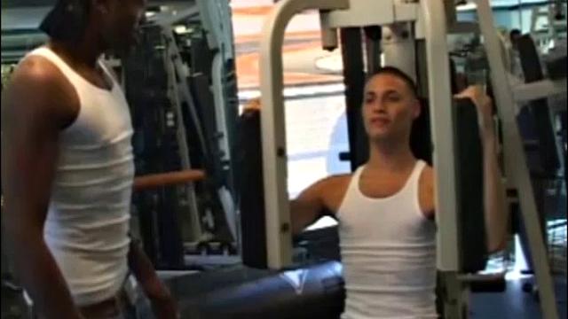 As Black Mamba coaches Nick Ryder in weight training, the Latin stud gets horny and lures Mamba with a kiss.