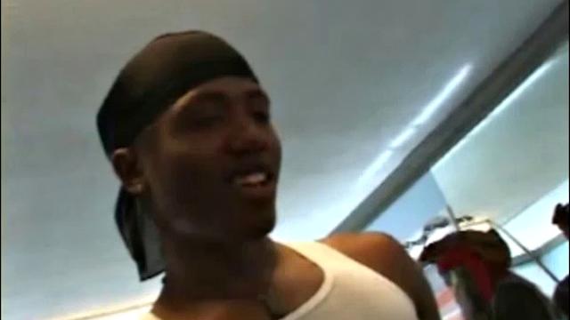 As Black Mamba coaches Nick Ryder in weight training, the Latin stud gets horny and lures Mamba with a kiss.