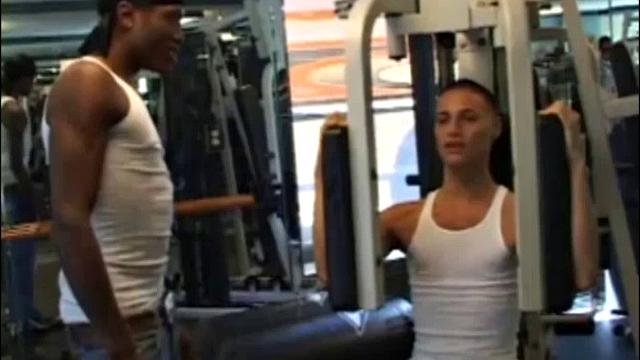 As Black Mamba coaches Nick Ryder in weight training, the Latin stud gets horny and lures Mamba with a kiss.