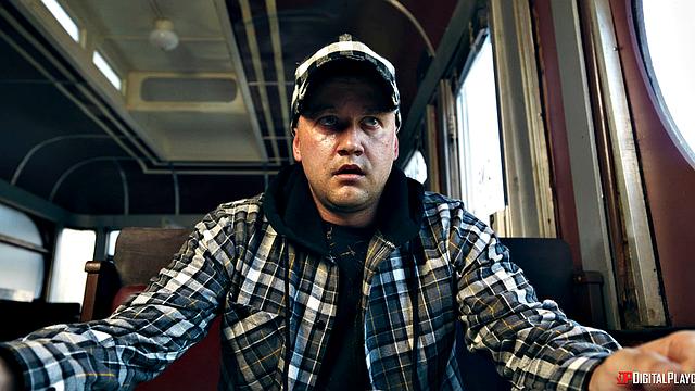 Властелин вампиров жёстко трахается с двумя шлюхами на рассвете