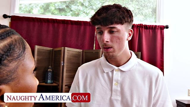 Оливия Джей трахает подчинённого в офисе перед увольнением.