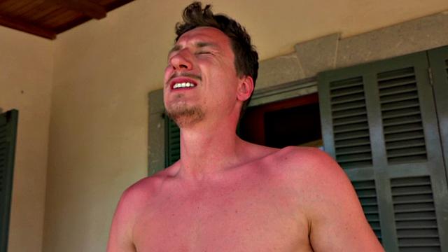 ашли устраивает жаркий трах на балконе и глотает сперму