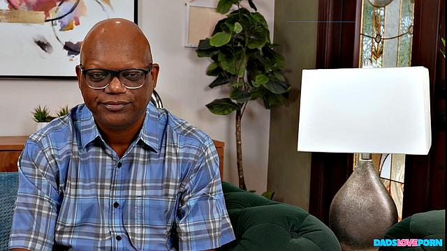 тоне захотел пожрать - и набросился на жопу брэнди