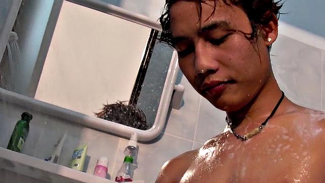 Peeing Nippon twink masturbates at home after shower