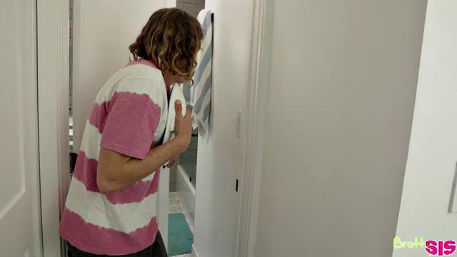 Slipping In My Step Sis - S18:E7