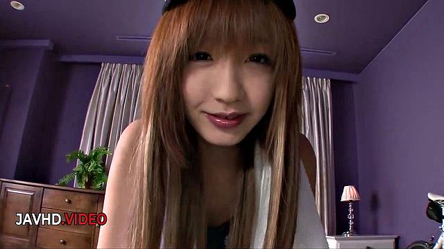 Сана Анзю страстно отсасывает перед камерой и глотает сперму с удовольствием.