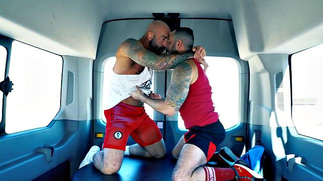 Fisting gaydaddy in gloves fucks ass with fist in van