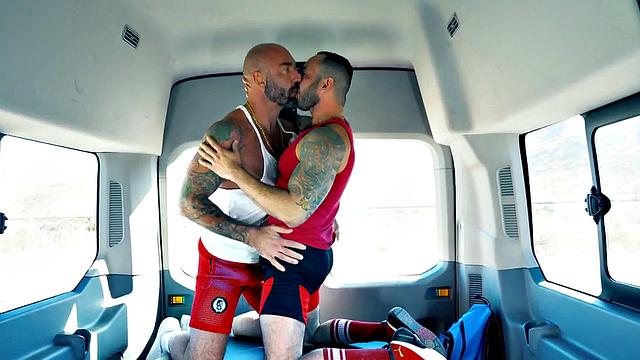 Fisting gaydaddy in gloves fucks ass with fist in van