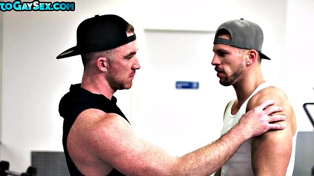 Public gym stud barebacked by athletic top workout