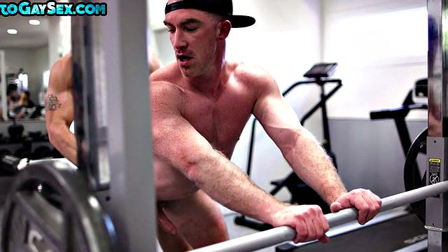 Public gym stud barebacked by athletic top workout