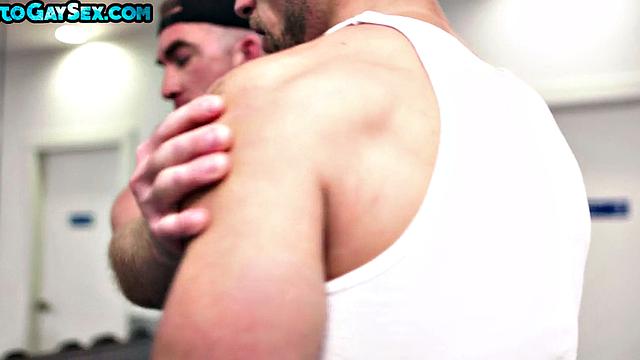 Public gym stud barebacked by athletic top workout
