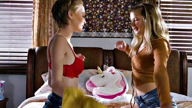 Dyke bitches scissor in group after kissing