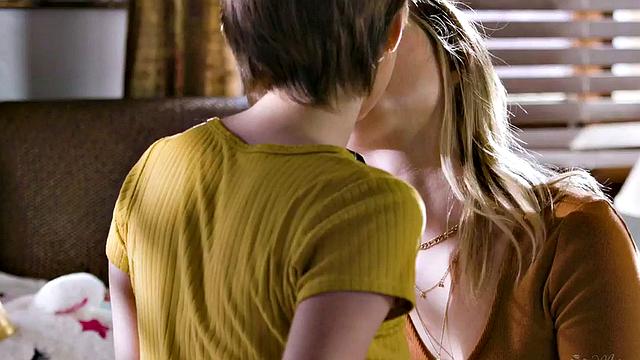 Dyke bitches scissor in group after kissing