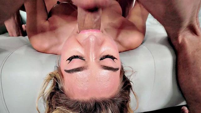 Twerking amateur deepthroats