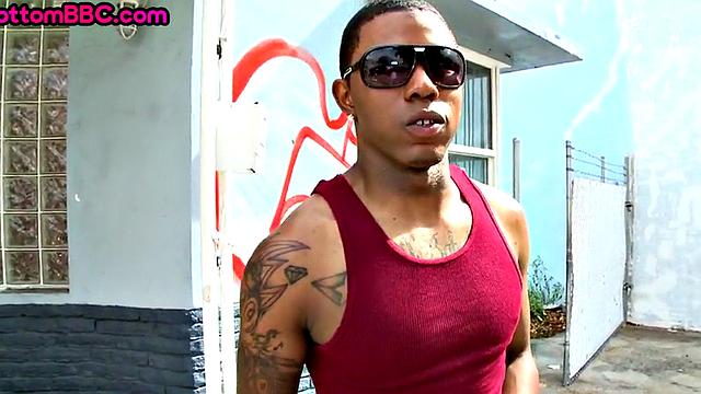 Ebony thug gets public fucked and jizzed outdoors