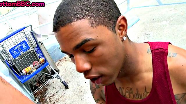 Ebony thug gets public fucked and jizzed outdoors