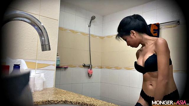 Дикая дневная траха с соблазнительной гоу-гоу танцовщицей в деле