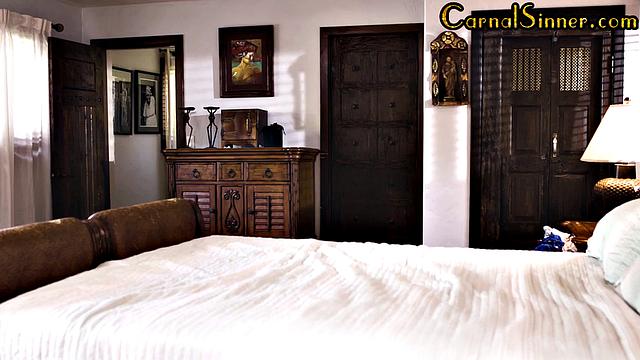 Curvy lingerie babe pussylicked by lover