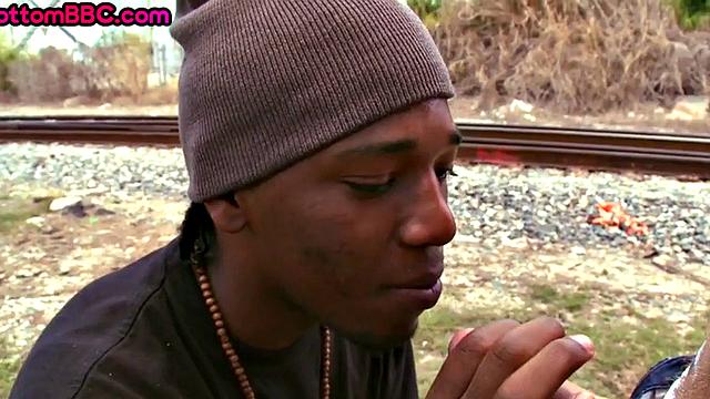 Nubian amateur fucks white bottom outdoors in public