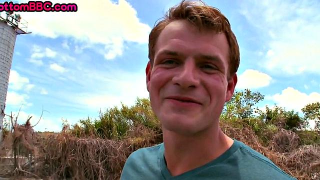 Nubian amateur fucks white bottom outdoors in public