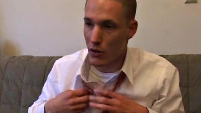 Джей показывает, как умеет дрочить - видимо, не стесняется немного соло на камеру