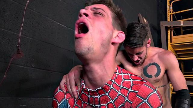 Cosplayer sucking femme in couple before switching