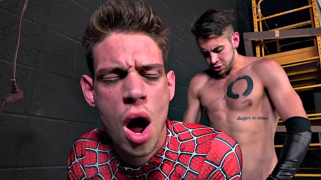 Cosplayer sucking femme in couple before switching