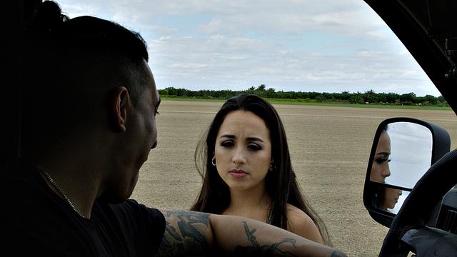 ми ха доан ловит попутку, её связывают и трахают в фургоне