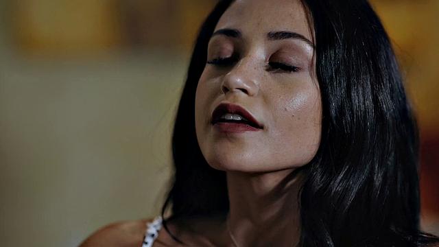 Lesbian babes enjoy passionate analtoying on couch