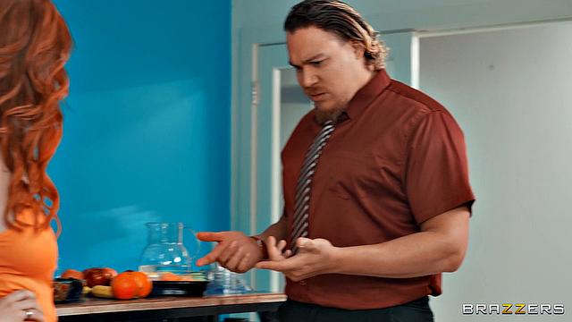 Когда шеф бесит, пора подавать киску к салату