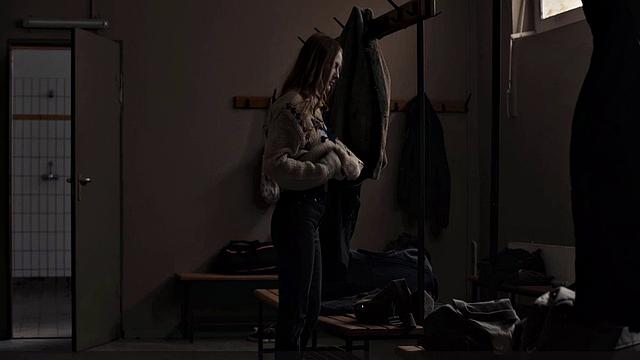 джина стибитц раздевается полностью перед камерой