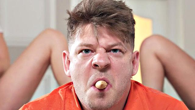 Squirting babe fucked in FFM 3some with her BFF