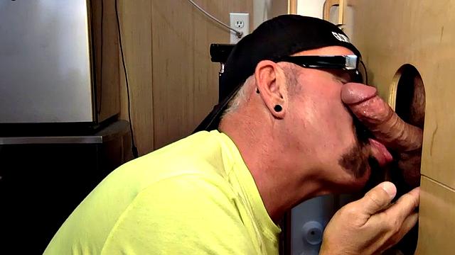 Gloryhole amateur deepthroats rod in closeup oral