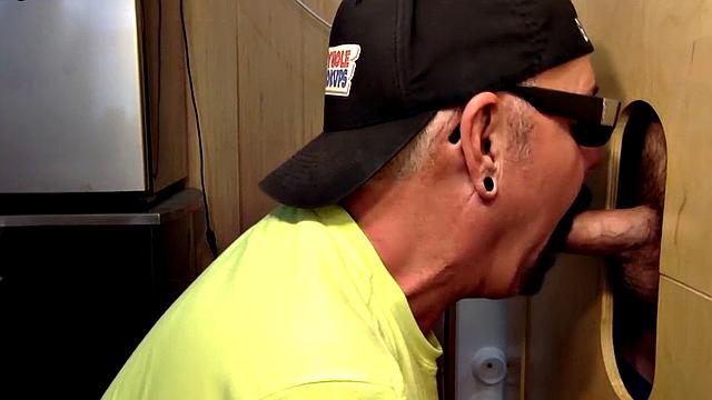 Gloryhole amateur deepthroats rod in closeup oral