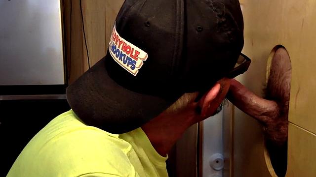 Gloryhole amateur deepthroats rod in closeup oral