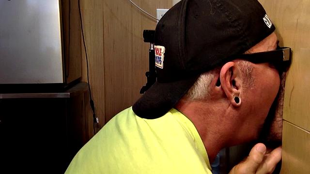 Gloryhole amateur deepthroats rod in closeup oral