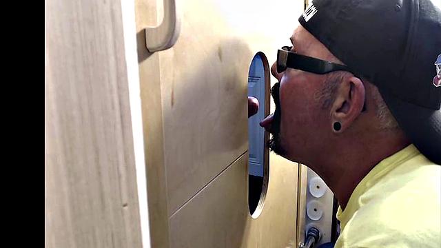 Gloryhole amateur deepthroats rod in closeup oral