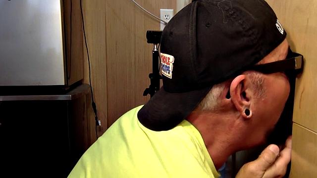 Gloryhole amateur deepthroats rod in closeup oral