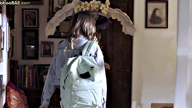 21yo lesbian babes pleasing big-titted MILF in 3-way on couch