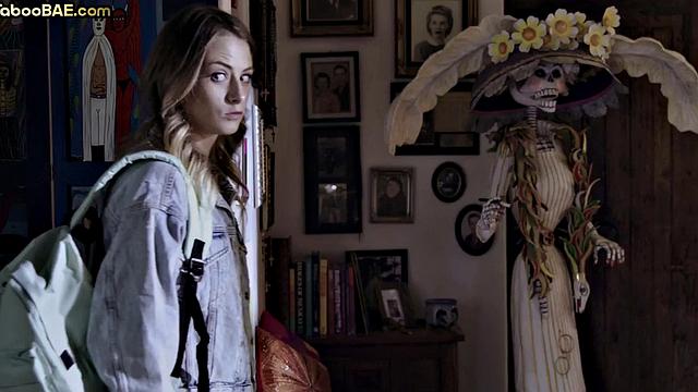 21yo lesbian babes pleasing big-titted MILF in 3-way on couch