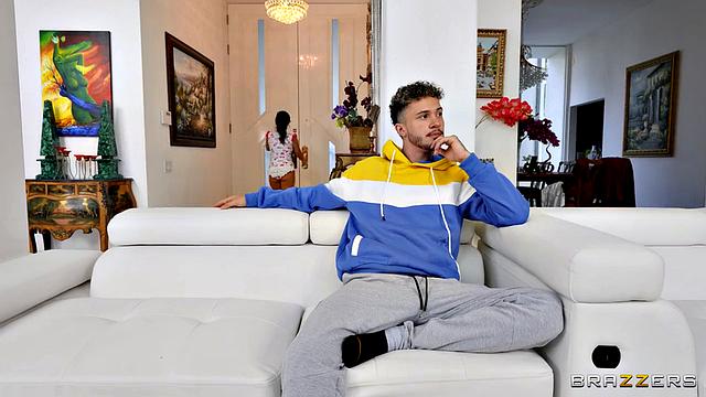 Stepsister Pillow Fight Fun!