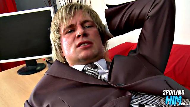 Amateur twink analsmashed at casting