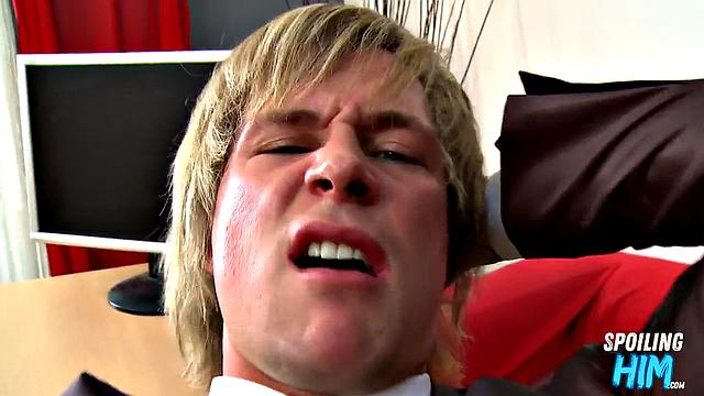 Amateur twink analsmashed at casting