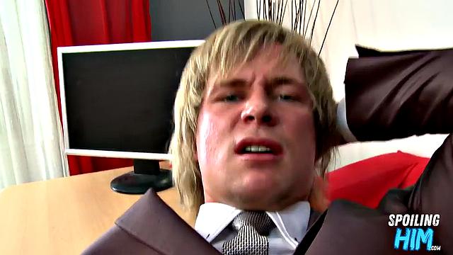 Amateur twink analsmashed at casting