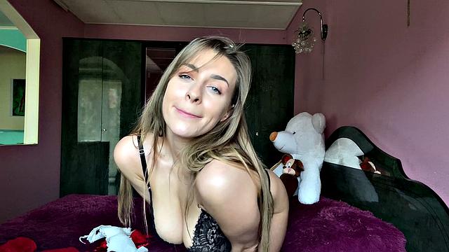 Josephine Jackson cums during quarantine