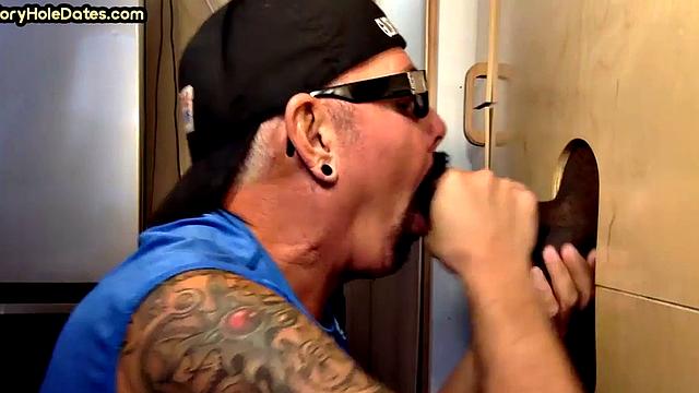 Gloryhole DILF sucks Black meat till jizz in his mouth